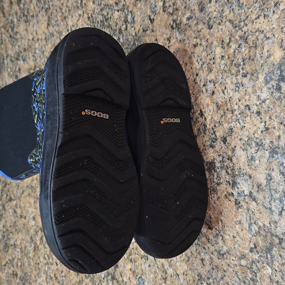 Boys Bogs Size 3 - Picture 8 of 10